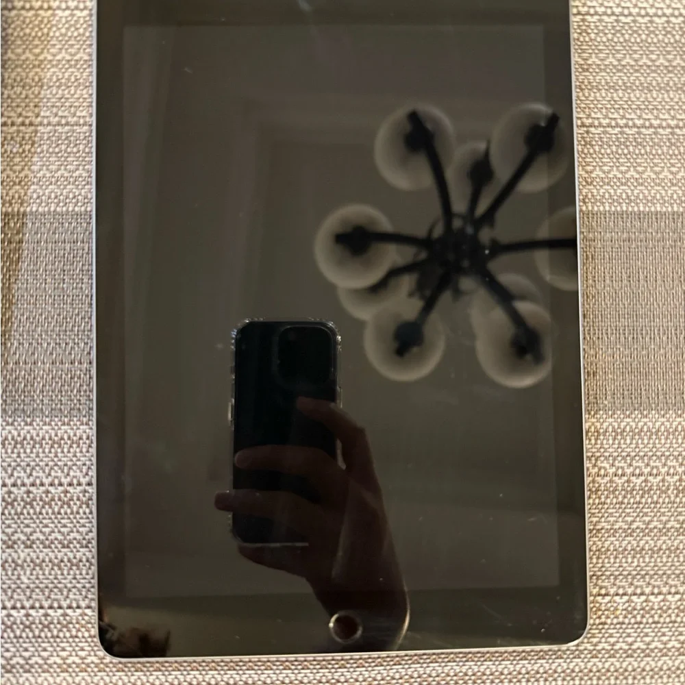 Apple iPad Silver (6th gen)